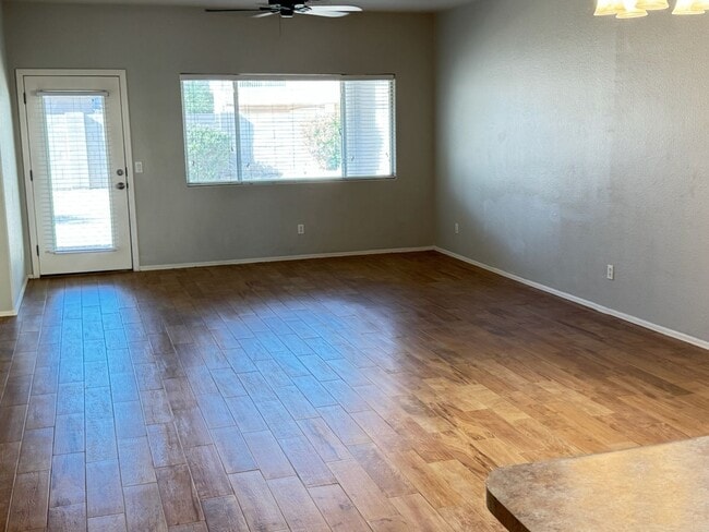 Building Photo - Chandler 4 bed 2 bath