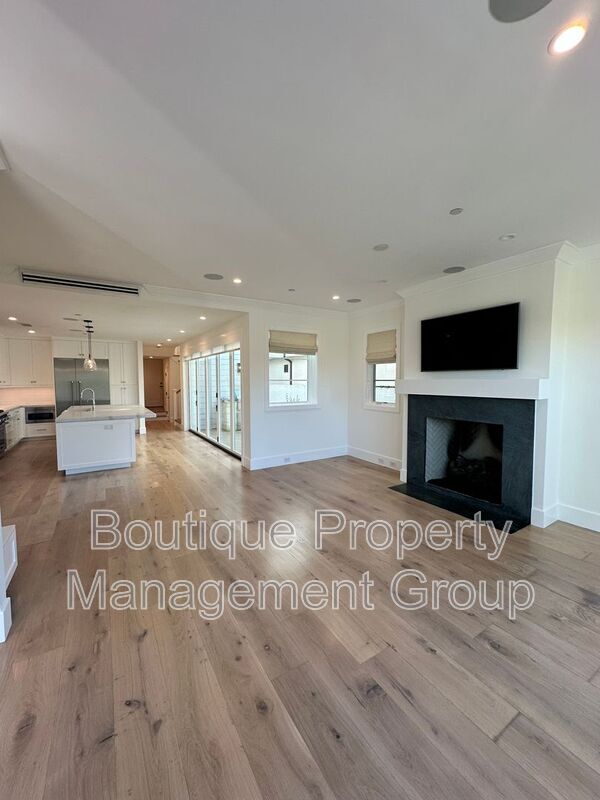 Building Photo - 514 Avocado Ave