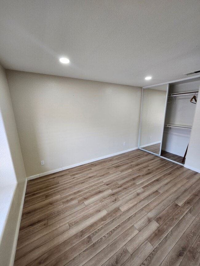 Building Photo - Beautiful 5 Bedroom House fully remodeled....