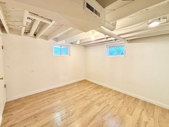 Building Photo - FREE AUGUST RENT!! - Harris Park Brick Ranch