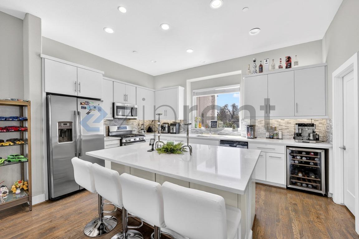 Building Photo - 4906 Live Oak St