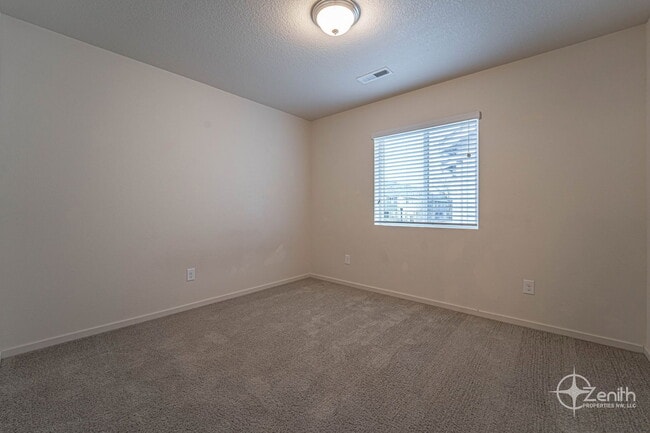 Building Photo - 1400 NE 85th Way