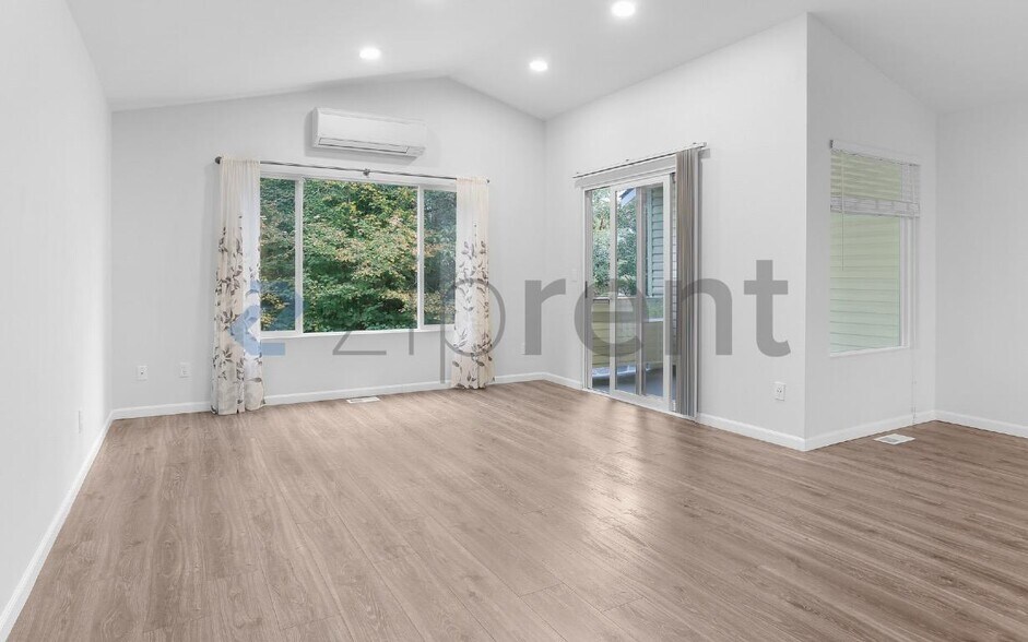 Building Photo - Unit