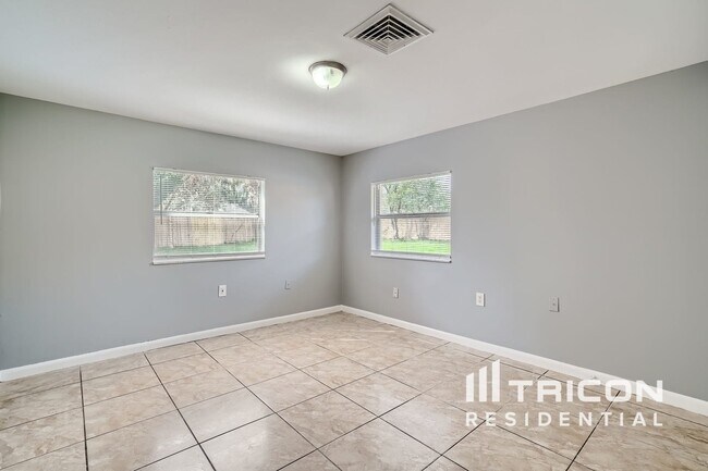 Building Photo - 513 Oakhurst St