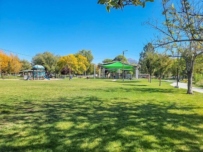 Building Photo - Park Creeke Apartments