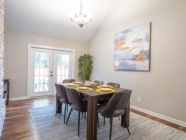 Building Photo - 11618 Sherwood Forest