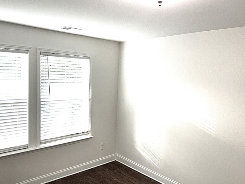 Building Photo - 1027 Monitor Ct