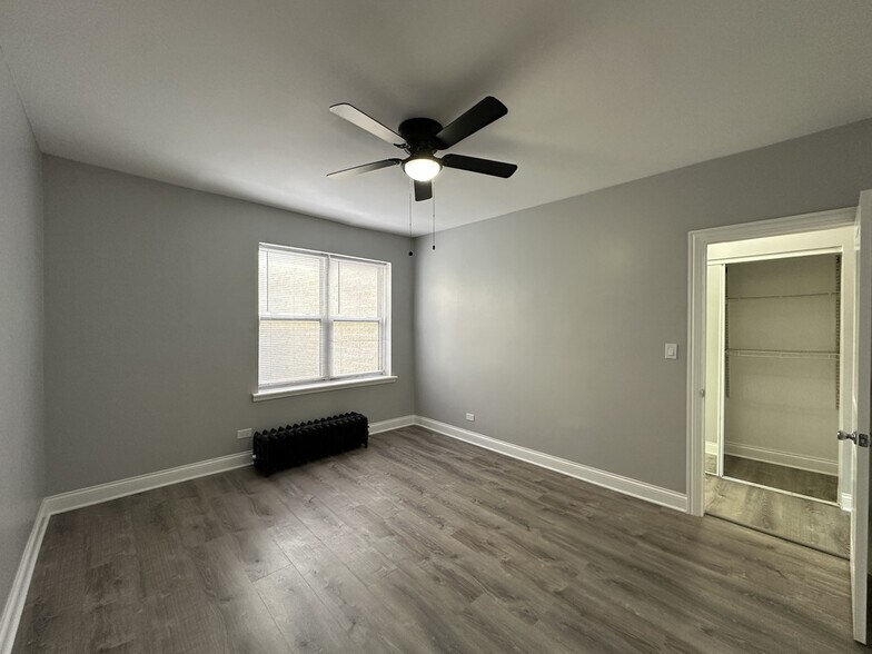 Building Photo - 4756 N Maplewood Ave