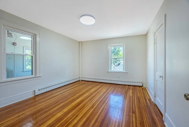 Building Photo - 318 Newton St