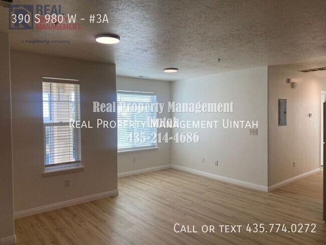 Building Photo - 390 980