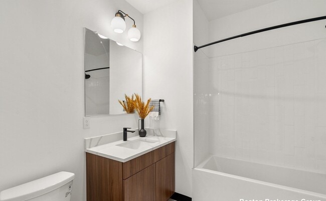 Building Photo - 600 Broadway