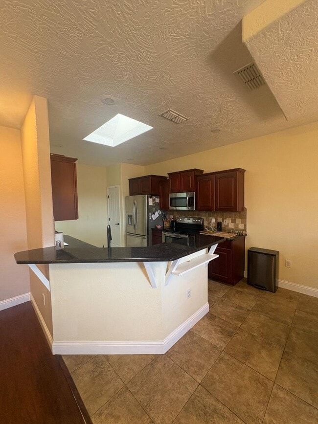 Building Photo - 725 Almond Tree Ln