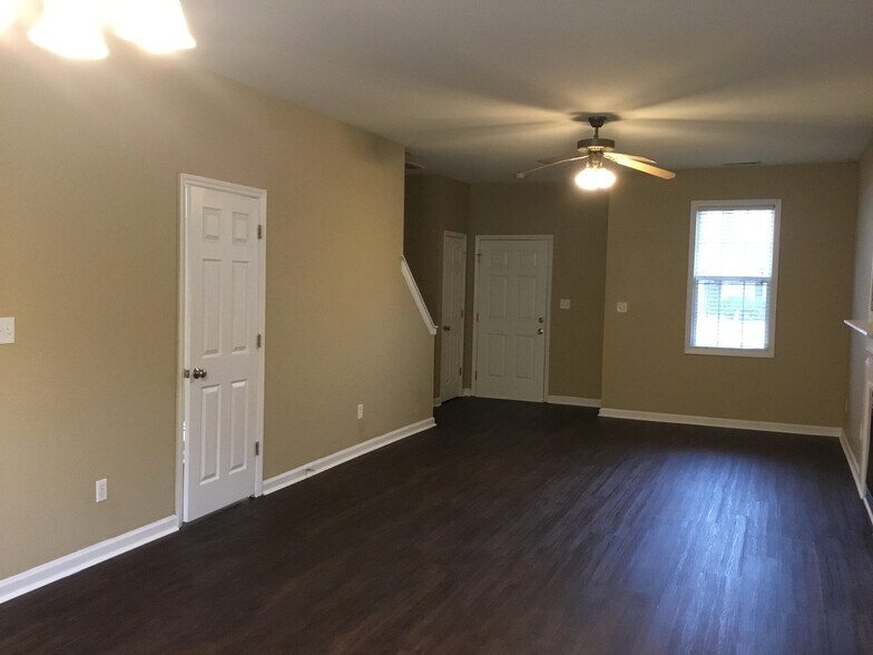 Building Photo - 204 Ber Creek Dr