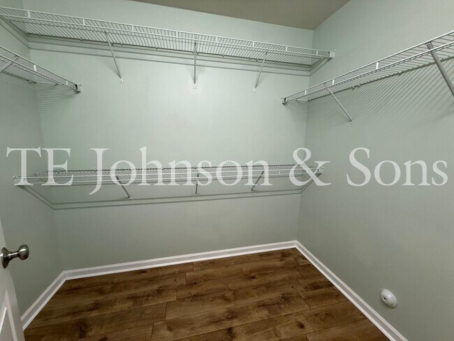 Building Photo - Spacious 4 Bedroom Home with Fenced Yard & Two Car Garage in Clemmons