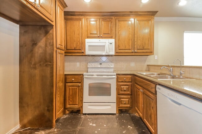 Building Photo - 780 Rocky Rdg