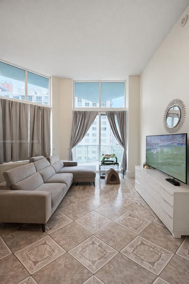 Building Photo - 1900 N Bayshore Dr