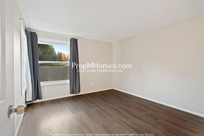 Building Photo - Beautiful Condo Living in the Heart of Tua...