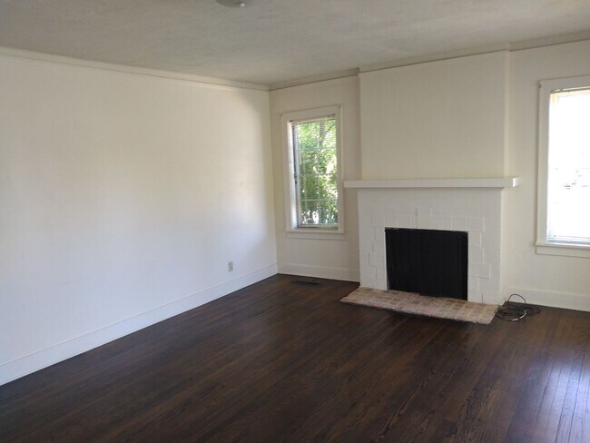 Building Photo - 712e16