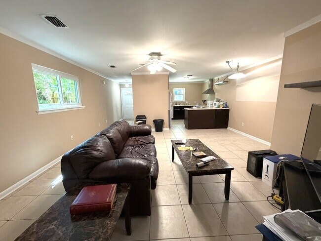 Building Photo - 514 Teal Ln