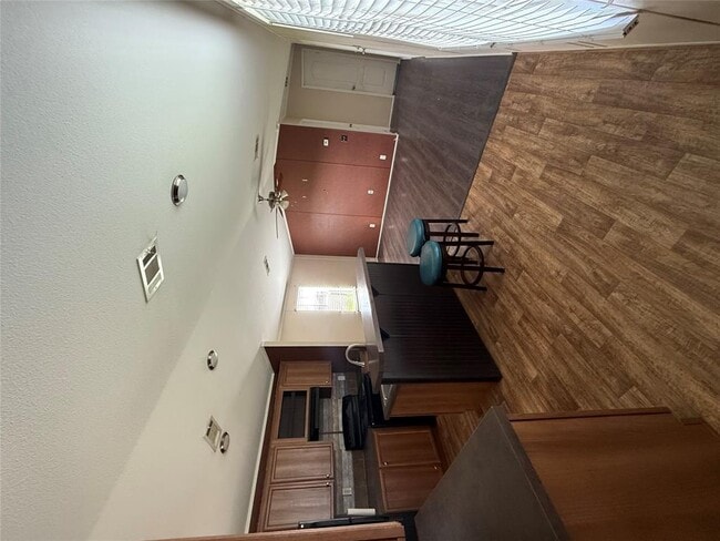 Building Photo - 8810 Los Robles Ave