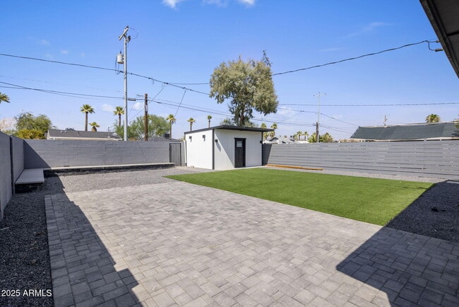 Building Photo - 1440 E Pierce St