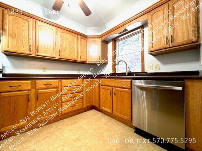 Building Photo - 1833 Poco Ln