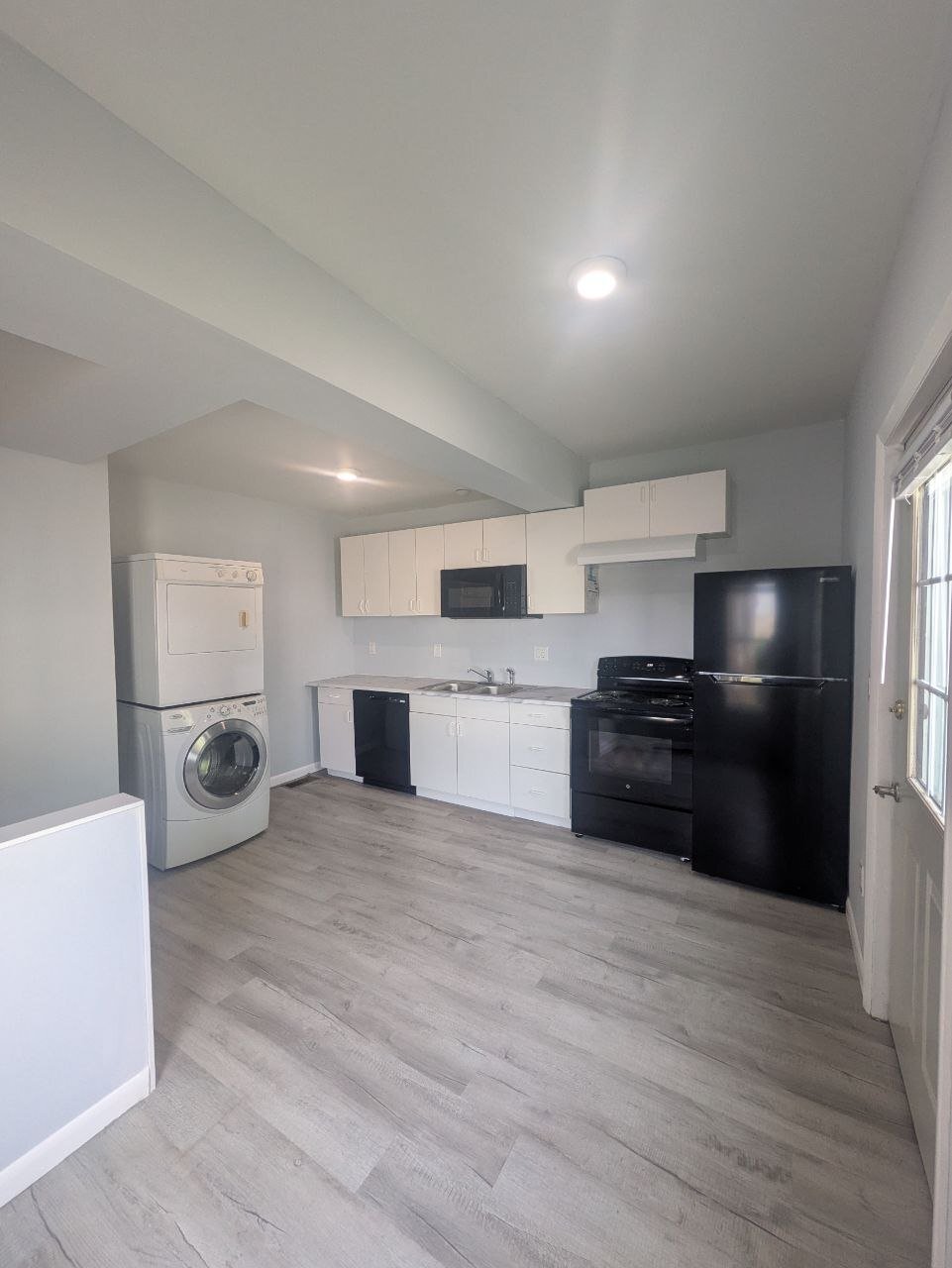 Building Photo - 85 N High St