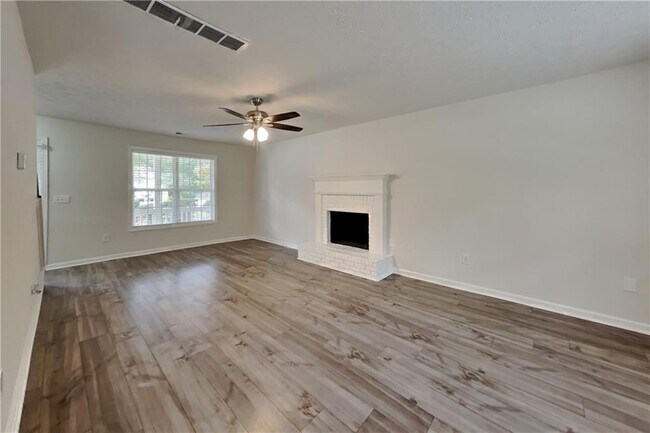 Building Photo - 2800 Alcovy River View