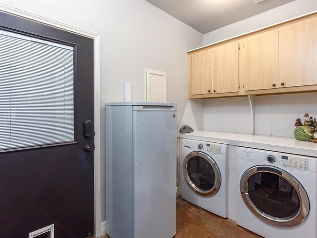 Building Photo - 1900 Red Rock Dr