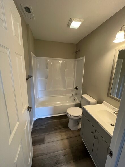 Building Photo - 118 Burgundy Dr