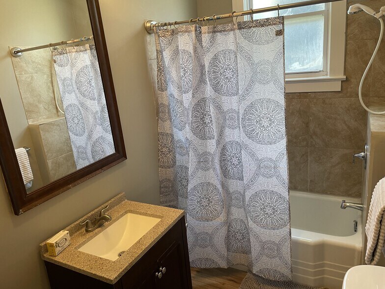 Building Photo - 518 Sandusky Ave