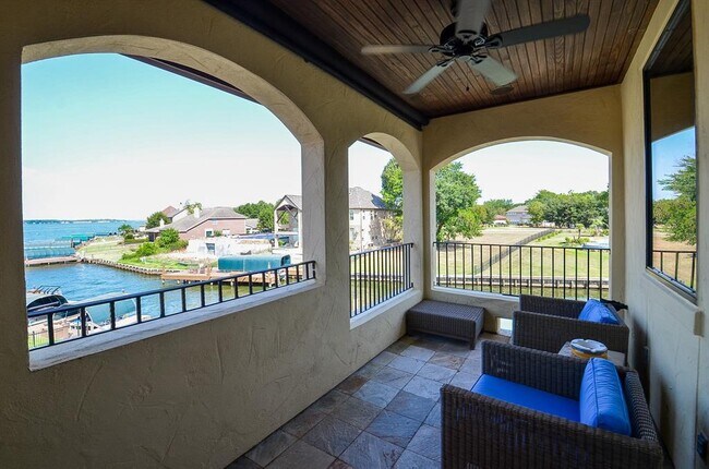 Building Photo - 12316 Oak Bend Cir