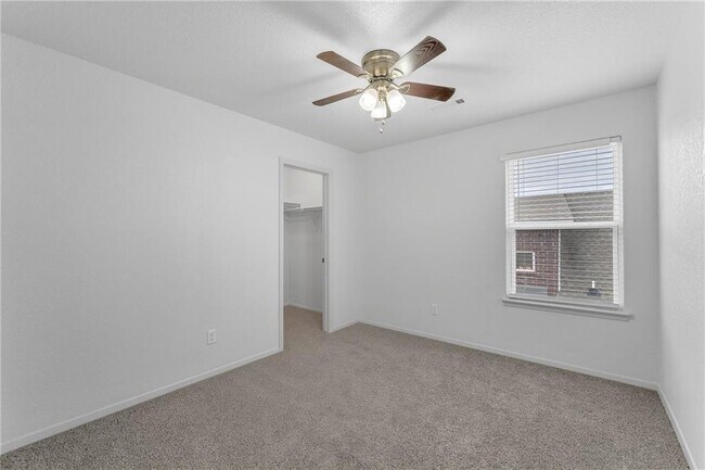 Building Photo - 4404 SW Gallatine Ave