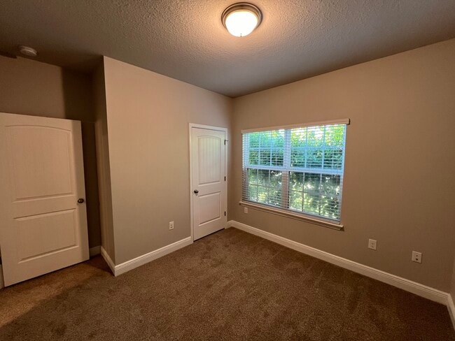 Building Photo - 95 Mary Ellen Way