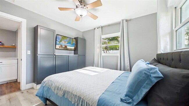 Building Photo - 101 N Mercury Ave