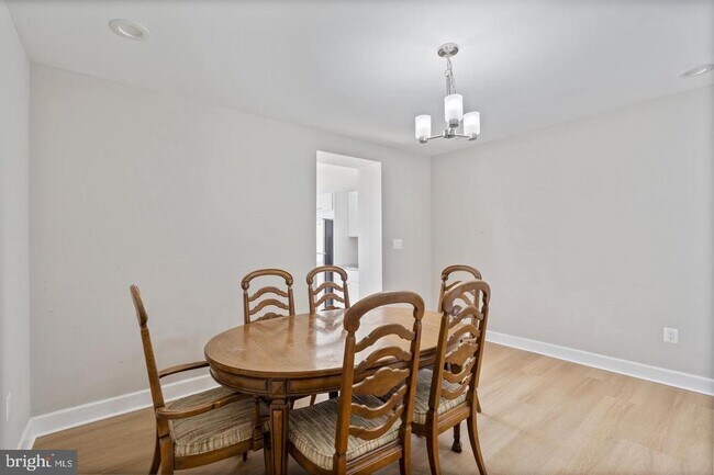 Building Photo - 3819 Roland Ave