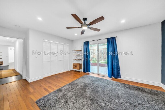 Building Photo - 20 Del Robles Ave