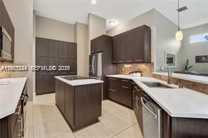 Building Photo - 1884 Classic Dr