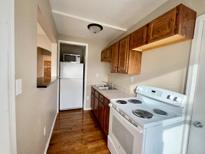 Building Photo - 908 State St