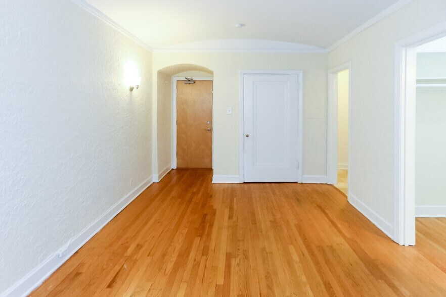 Building Photo - 541 W Arlington Pl