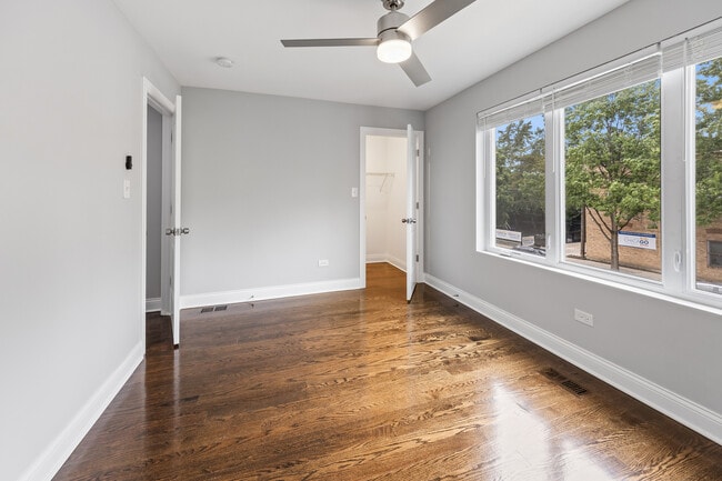 Building Photo - 1638 N Hamlin Ave