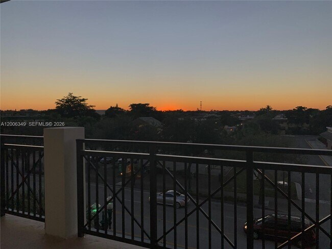 Building Photo - 4100 Davie Rd