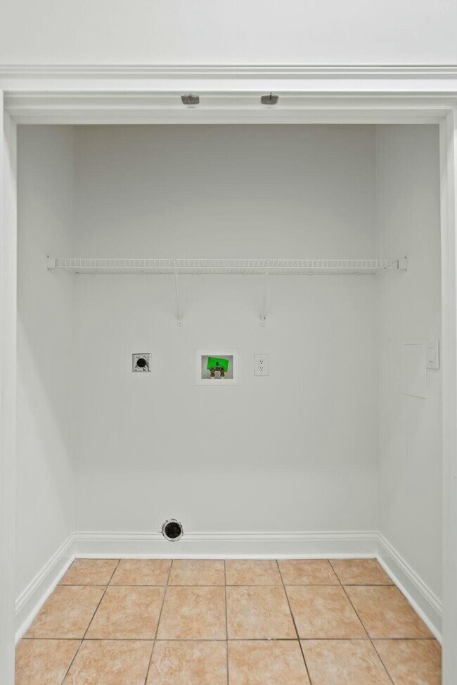 Building Photo - 502 Regency Cir