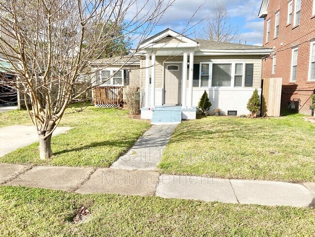 Primary Photo - 2922 Hollister Ave