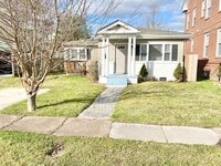 Building Photo - 2922 Hollister Ave