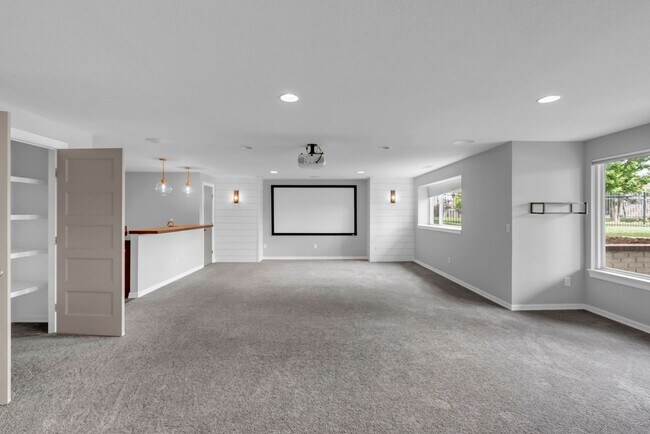 Building Photo - Luxury Home - Month-to-Month or 6-month Le...