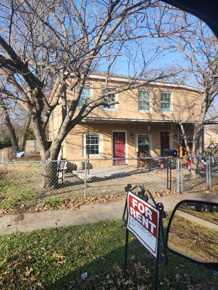 Building Photo - 1017 E Wells Ave