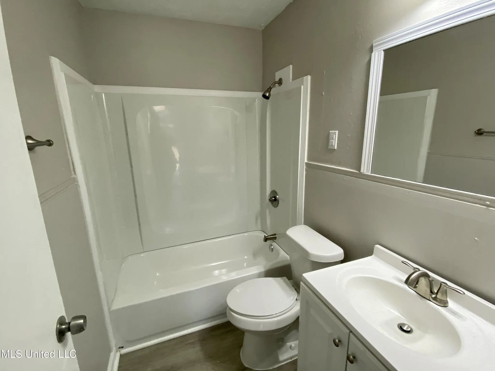 Building Photo - 4121 California Ave