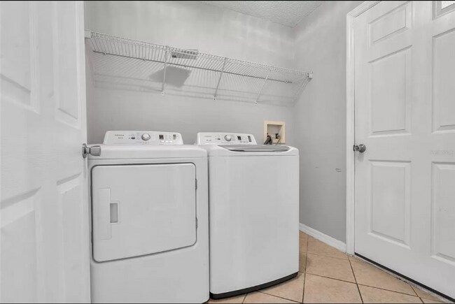 Building Photo - 447 Brayton Ln