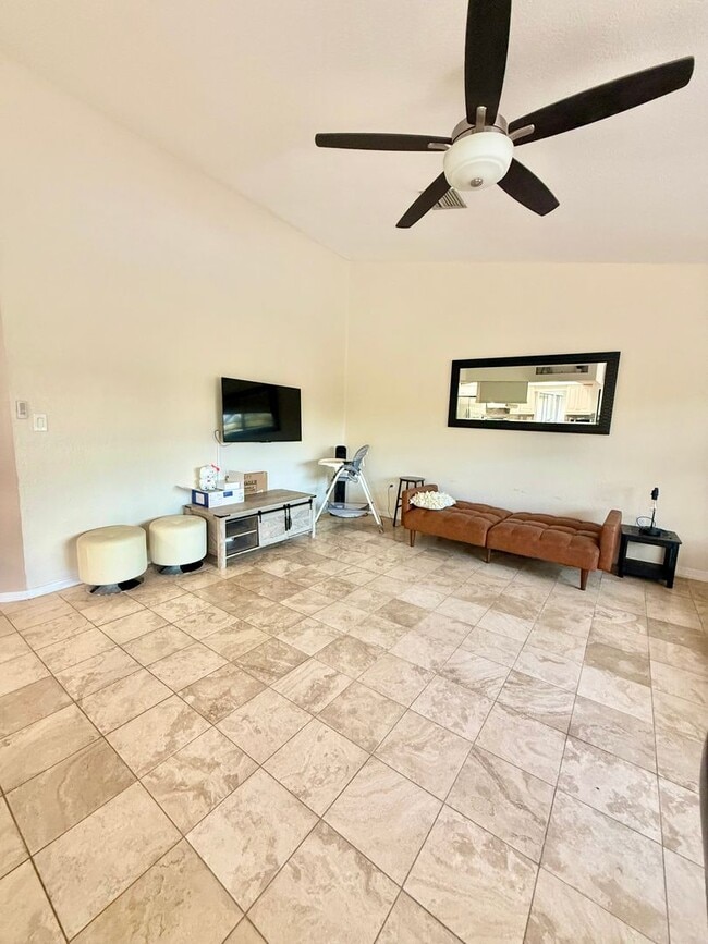 Building Photo - Stunning Furnished Pool him on Accessible Canal